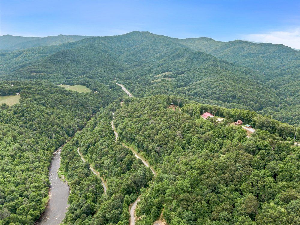 Majors Estate: 1610 Perth Rd, Clyde, NC 28721
